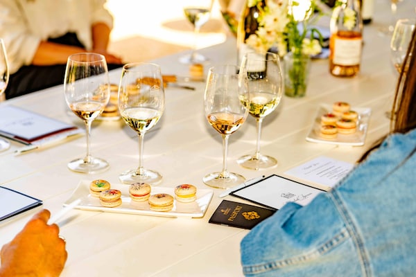 tableware, drinkware, stemware, barware, wine glass, table