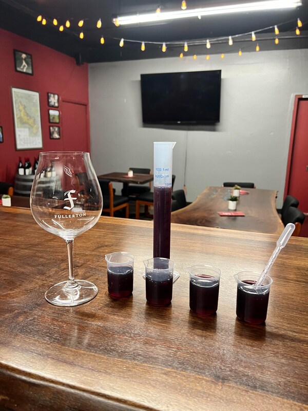 tableware, drinkware, alcoholic drink, liquor, grape juice, stemware