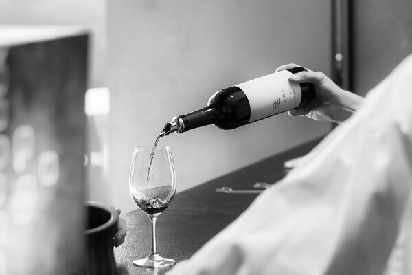 water, black-and-white, hand, wine bottle, wine, alcohol