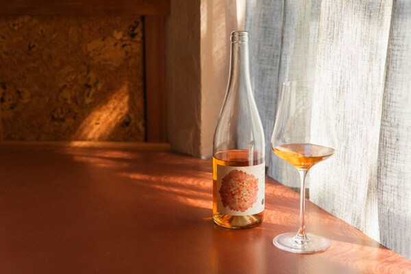 tableware, alcoholic drink, barware, liquid, drinkware, liquor