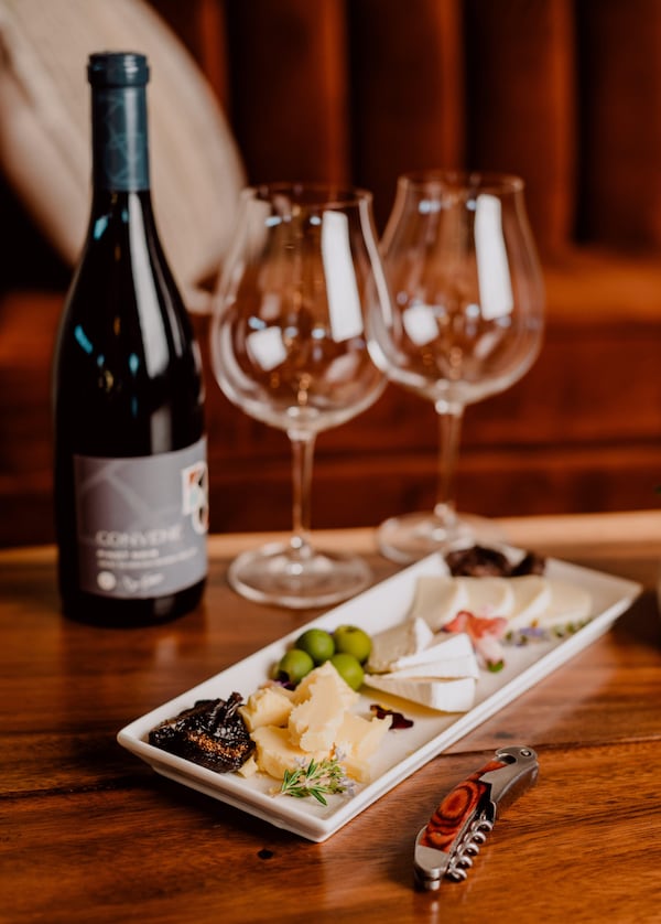 tableware, stemware, food, alcoholic drink, drinkware, barware