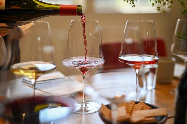 stemware, tableware, drinkware, wine glass, alcoholic drink, barware