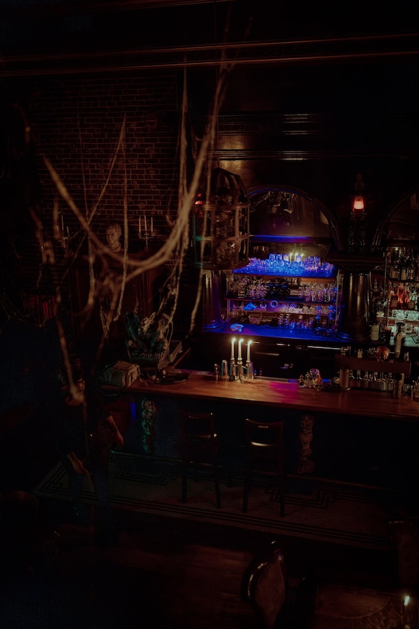 lighting, night, darkness, midnight, drinking establishment, pub