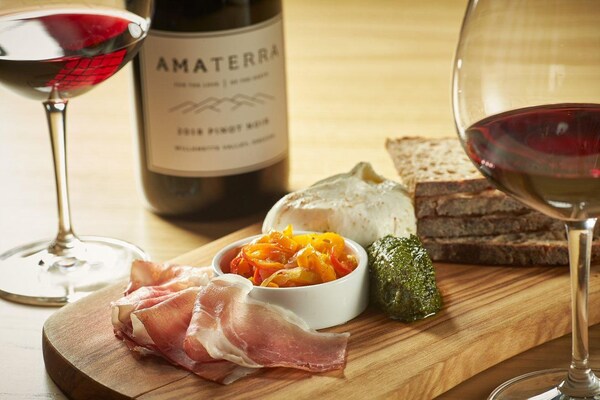 food, tableware, table, bottle, stemware, drinkware