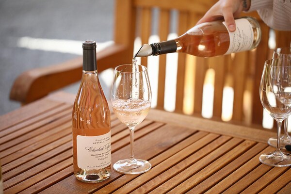 drink, wine glass, glass bottle, alcoholic beverage, distilled beverage, bottle