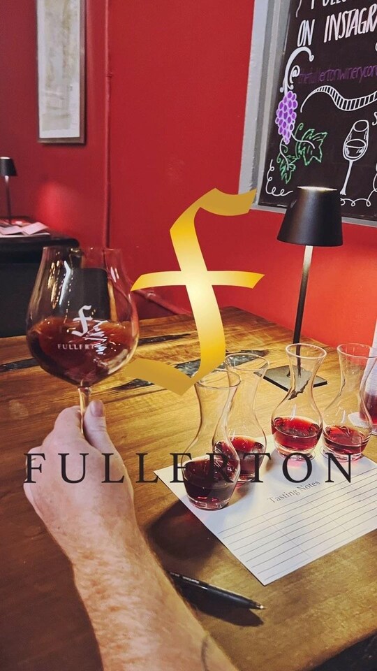 stemware, tableware, wine glass, drinkware, alcoholic drink, barware